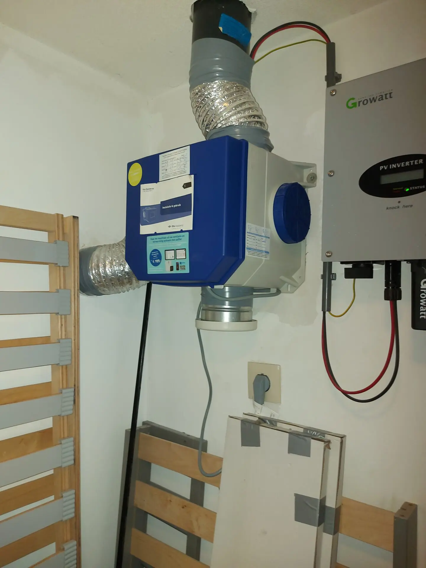 Kabels door ventilatiekanaal