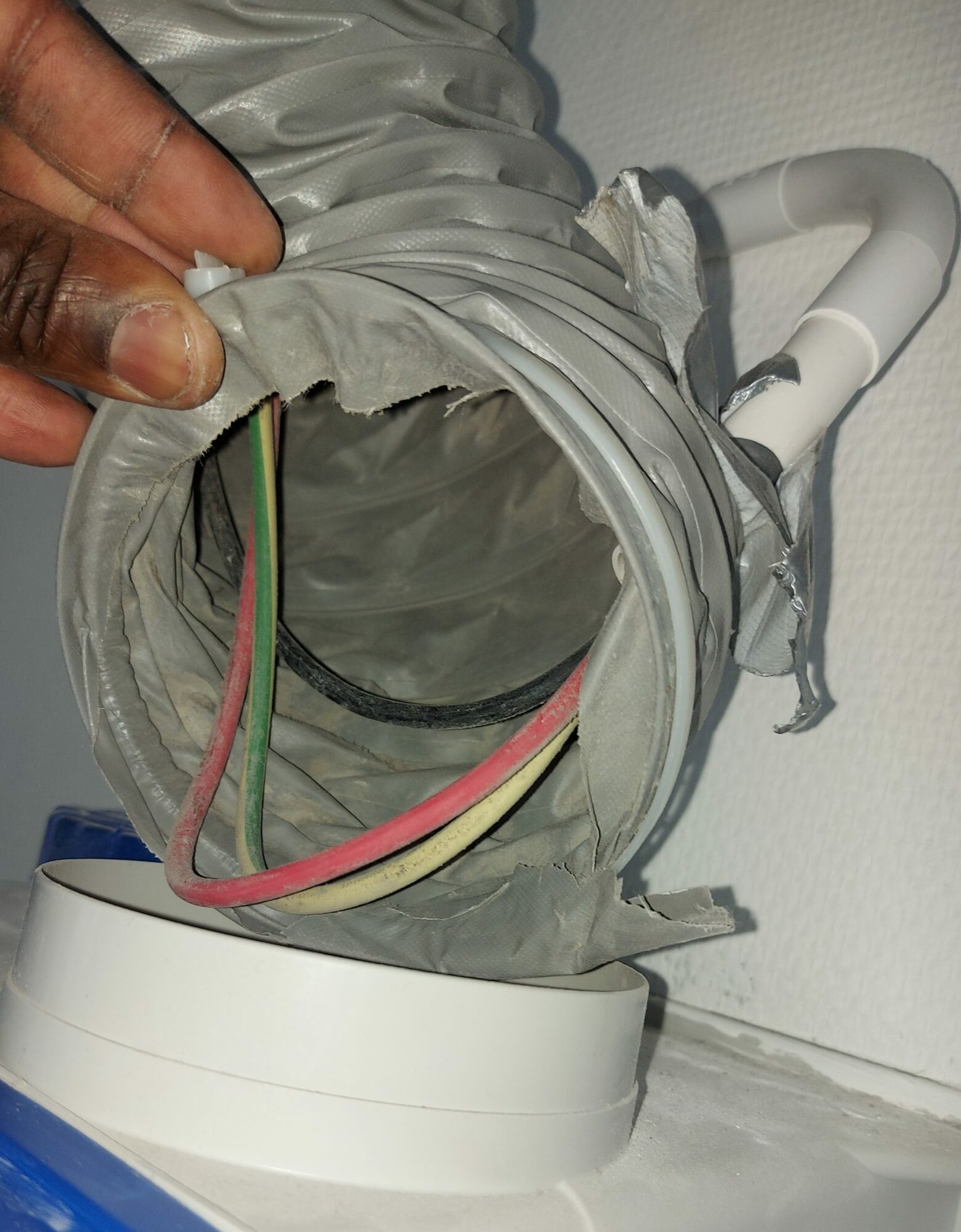 Foutieve installatie met omvormer naast ventilatie